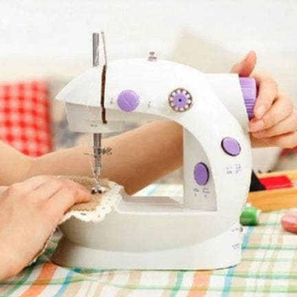 Mini Máquina de Costura Reta Portátil Branca 4 em 1 com Pedal Bivolt [FRETE GRÁTIS]